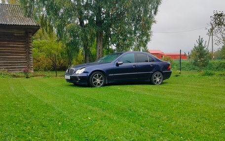 Mercedes-Benz C-Класс, 2003 год, 420 000 рублей, 1 фотография