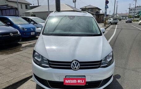 Volkswagen Sharan II, 2016 год, 995 000 рублей, 2 фотография