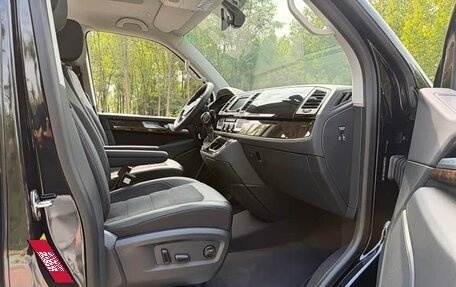 Volkswagen Multivan T6 рестайлинг, 2019 год, 7 350 000 рублей, 15 фотография