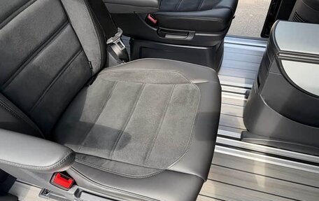 Volkswagen Multivan T6 рестайлинг, 2019 год, 7 350 000 рублей, 24 фотография
