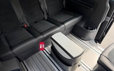 Volkswagen Multivan T6 рестайлинг, 2019 год, 7 350 000 рублей, 26 фотография