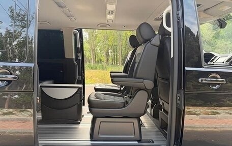 Volkswagen Multivan T6 рестайлинг, 2019 год, 7 350 000 рублей, 27 фотография