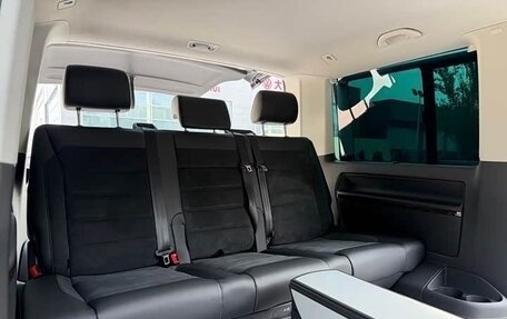 Volkswagen Multivan T6 рестайлинг, 2019 год, 7 350 000 рублей, 25 фотография