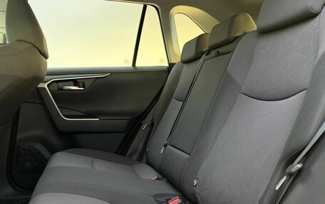Toyota RAV4, 2019 год, 3 799 000 рублей, 15 фотография