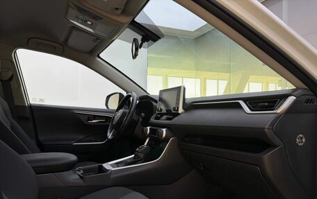 Toyota RAV4, 2019 год, 3 799 000 рублей, 13 фотография