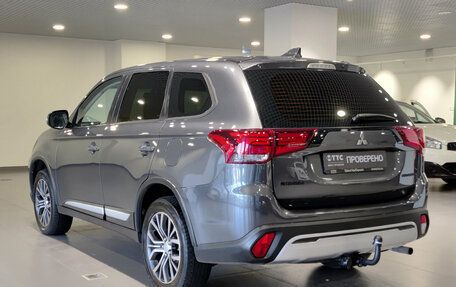 Mitsubishi Outlander III рестайлинг 3, 2019 год, 1 700 000 рублей, 7 фотография