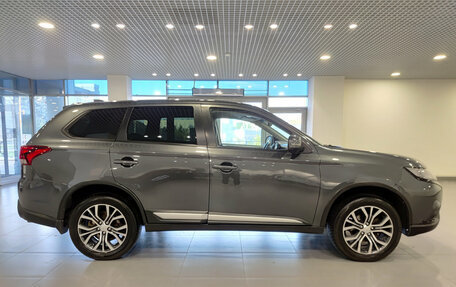 Mitsubishi Outlander III рестайлинг 3, 2019 год, 1 700 000 рублей, 4 фотография