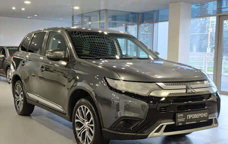 Mitsubishi Outlander III рестайлинг 3, 2019 год, 1 700 000 рублей, 3 фотография