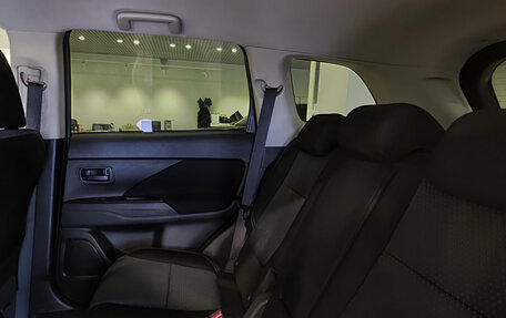 Mitsubishi Outlander III рестайлинг 3, 2019 год, 1 700 000 рублей, 12 фотография