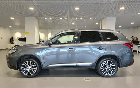 Mitsubishi Outlander III рестайлинг 3, 2019 год, 1 700 000 рублей, 8 фотография