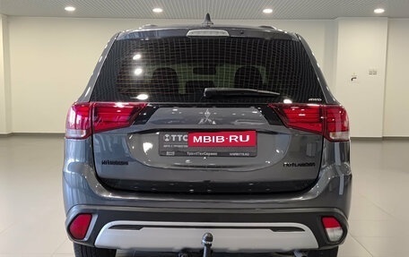 Mitsubishi Outlander III рестайлинг 3, 2019 год, 1 700 000 рублей, 6 фотография
