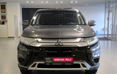 Mitsubishi Outlander III рестайлинг 3, 2019 год, 1 700 000 рублей, 2 фотография