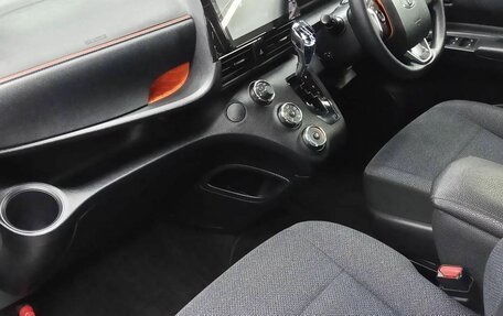 Toyota Sienta II, 2018 год, 1 330 000 рублей, 9 фотография