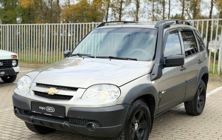 Chevrolet Niva I рестайлинг, 2017 год, 627 000 рублей, 3 фотография