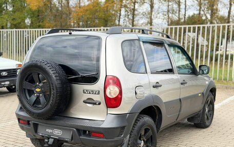 Chevrolet Niva I рестайлинг, 2017 год, 627 000 рублей, 6 фотография