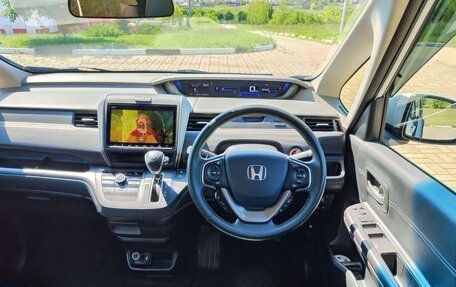 Honda Freed II, 2022 год, 1 590 000 рублей, 8 фотография