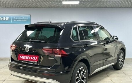 Volkswagen Tiguan II, 2018 год, 2 399 000 рублей, 5 фотография