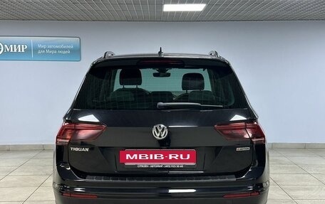 Volkswagen Tiguan II, 2018 год, 2 399 000 рублей, 6 фотография