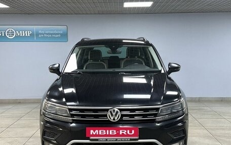 Volkswagen Tiguan II, 2018 год, 2 399 000 рублей, 2 фотография
