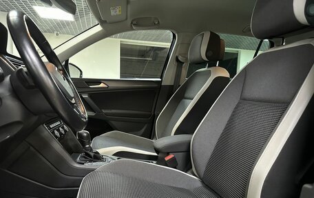 Volkswagen Tiguan II, 2018 год, 2 399 000 рублей, 11 фотография