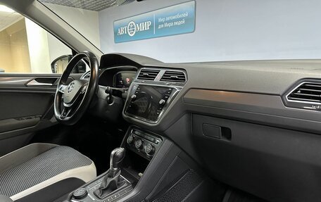 Volkswagen Tiguan II, 2018 год, 2 399 000 рублей, 18 фотография