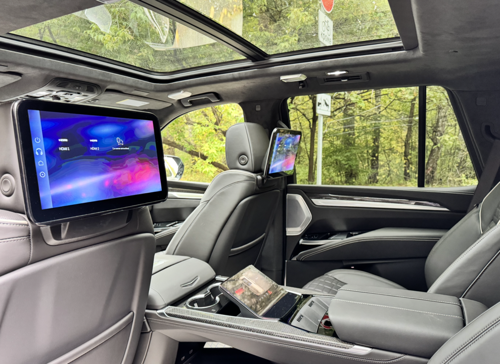 Cadillac Escalade V, 2026 год, 30 000 000 рублей, 10 фотография