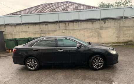 Toyota Camry, 2017 год, 2 300 000 рублей, 4 фотография