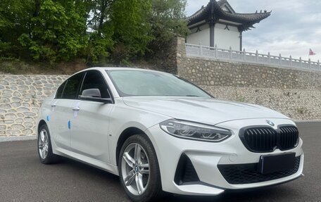 BMW 1 серия, 2022 год, 1 800 000 рублей, 1 фотография