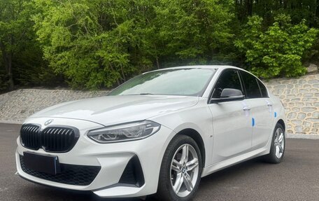 BMW 1 серия, 2022 год, 1 800 000 рублей, 3 фотография