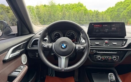 BMW 1 серия, 2022 год, 1 800 000 рублей, 10 фотография