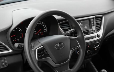 Hyundai Solaris II рестайлинг, 2017 год, 1 290 000 рублей, 8 фотография