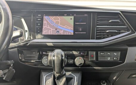Volkswagen Multivan T6 рестайлинг, 2021 год, 4 700 000 рублей, 3 фотография