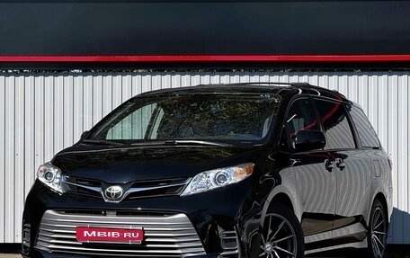Toyota Sienna III, 2018 год, 3 060 000 рублей, 1 фотография