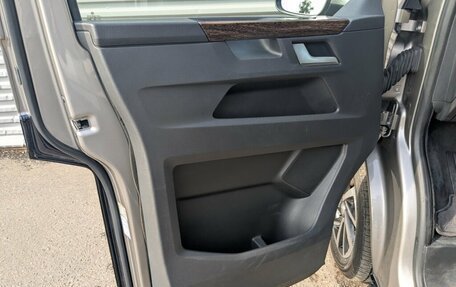 Volkswagen Multivan T6 рестайлинг, 2021 год, 4 700 000 рублей, 13 фотография