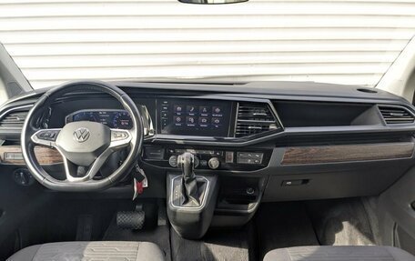 Volkswagen Multivan T6 рестайлинг, 2021 год, 4 700 000 рублей, 17 фотография
