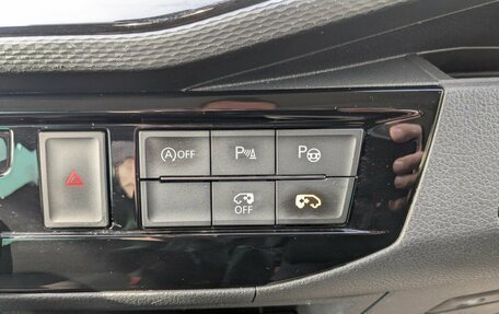Volkswagen Multivan T6 рестайлинг, 2021 год, 4 700 000 рублей, 16 фотография