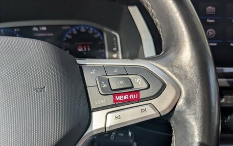 Volkswagen Multivan T6 рестайлинг, 2021 год, 4 700 000 рублей, 7 фотография