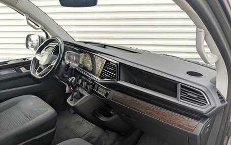Volkswagen Multivan T6 рестайлинг, 2021 год, 4 700 000 рублей, 25 фотография