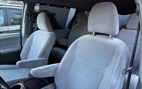Toyota Sienna III, 2018 год, 3 060 000 рублей, 10 фотография