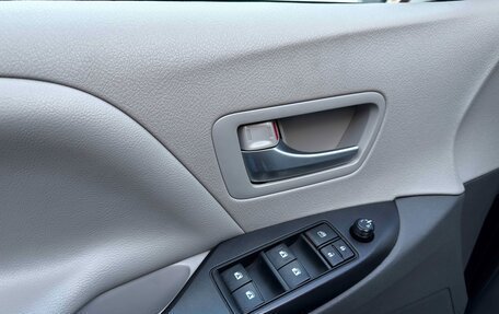 Toyota Sienna III, 2018 год, 3 060 000 рублей, 8 фотография