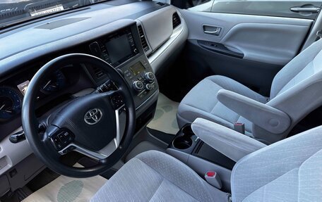 Toyota Sienna III, 2018 год, 3 060 000 рублей, 12 фотография