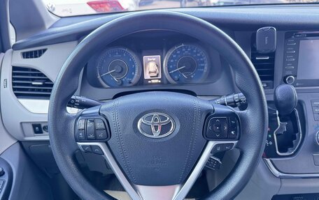 Toyota Sienna III, 2018 год, 3 060 000 рублей, 13 фотография
