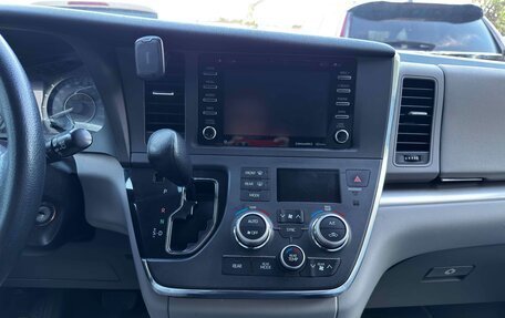 Toyota Sienna III, 2018 год, 3 060 000 рублей, 16 фотография