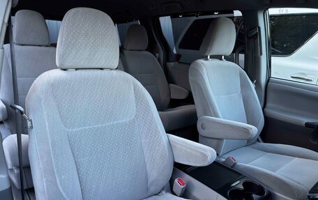 Toyota Sienna III, 2018 год, 3 060 000 рублей, 19 фотография