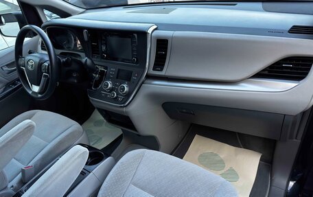 Toyota Sienna III, 2018 год, 3 060 000 рублей, 18 фотография