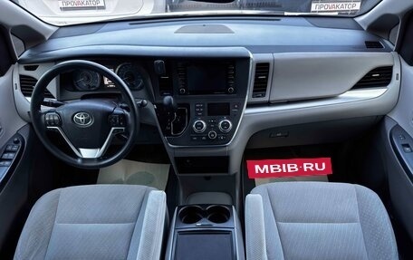 Toyota Sienna III, 2018 год, 3 060 000 рублей, 15 фотография