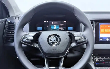 Skoda Karoq I, 2023 год, 2 100 000 рублей, 11 фотография