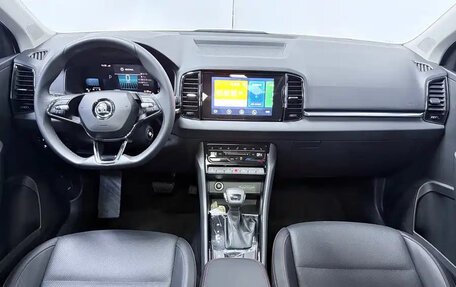 Skoda Karoq I, 2023 год, 2 100 000 рублей, 10 фотография