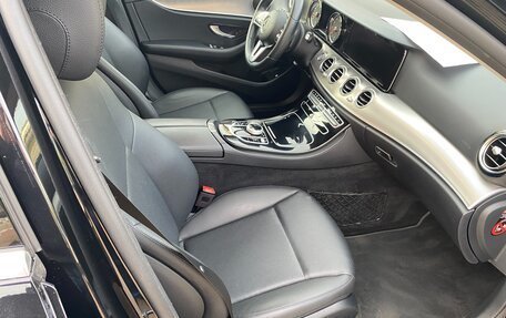 Mercedes-Benz E-Класс, 2019 год, 2 550 000 рублей, 25 фотография