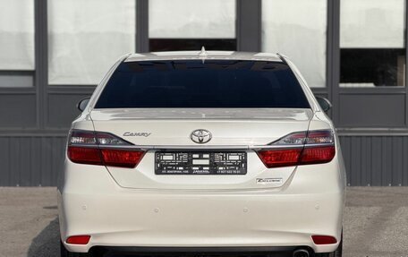 Toyota Camry, 2017 год, 1 999 000 рублей, 10 фотография